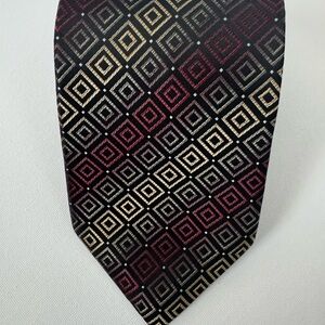 Elegant Diamond Patterned Tie in Black, Gold, and Red